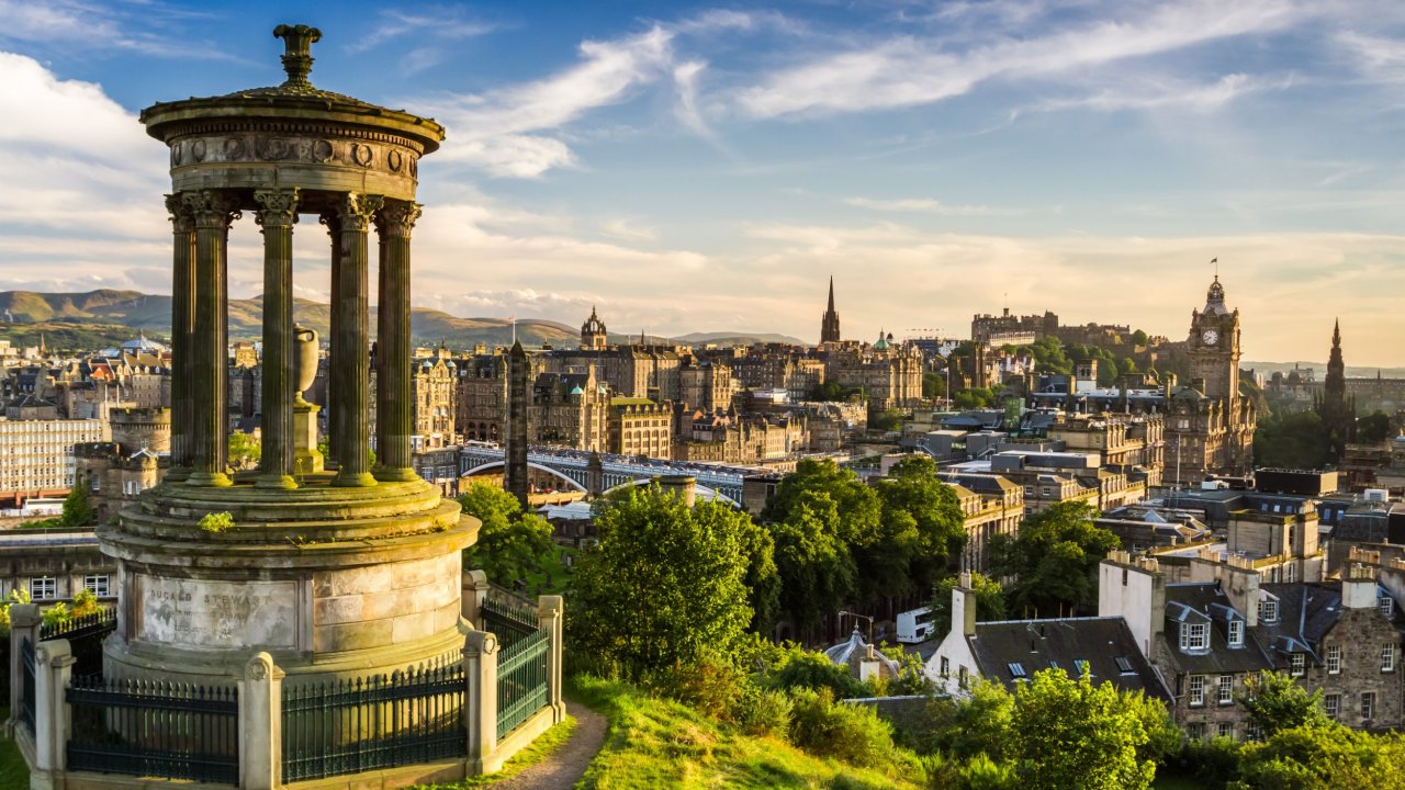 Sfeervol genieten in het centrum van de veelzijdige stad Edinburgh incl. vlucht