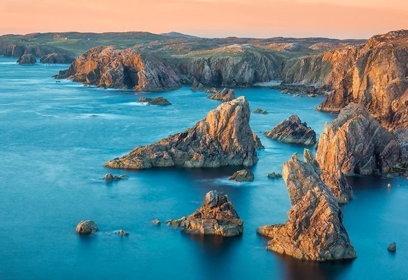 Kliffen en rotsformaties van Isle of Lewis